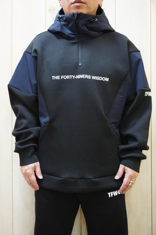 TFW49 ティーエフダブリューフォーティーナイン T102420023 CARDBOARD MATERIAL HALF ZIP HOODIE マルチフーディー BK x D.NAVY 正規通販 メンズ ゴルフ